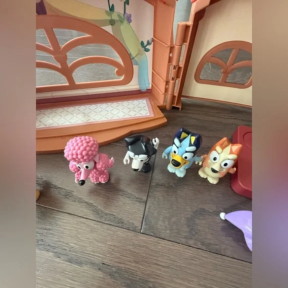 Disney Bluey School Friends figures playset Calypso playground lunch box stage - Picture 6 of 16